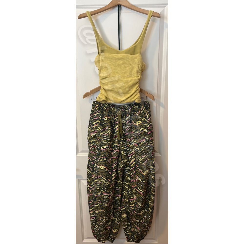 NWOT Free People Zephyr Printed Pants Olive M - Picture 10 of 11